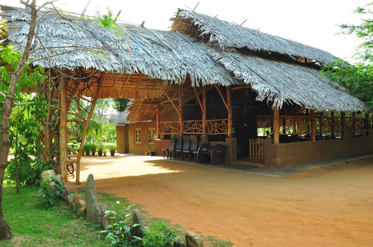 Hotel Thuduwa Camp à Embilipitiya Extérieur photo